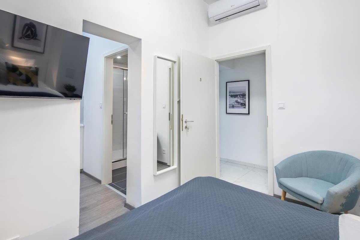 Ultra Central Mini Studio Budapest Extérieur photo